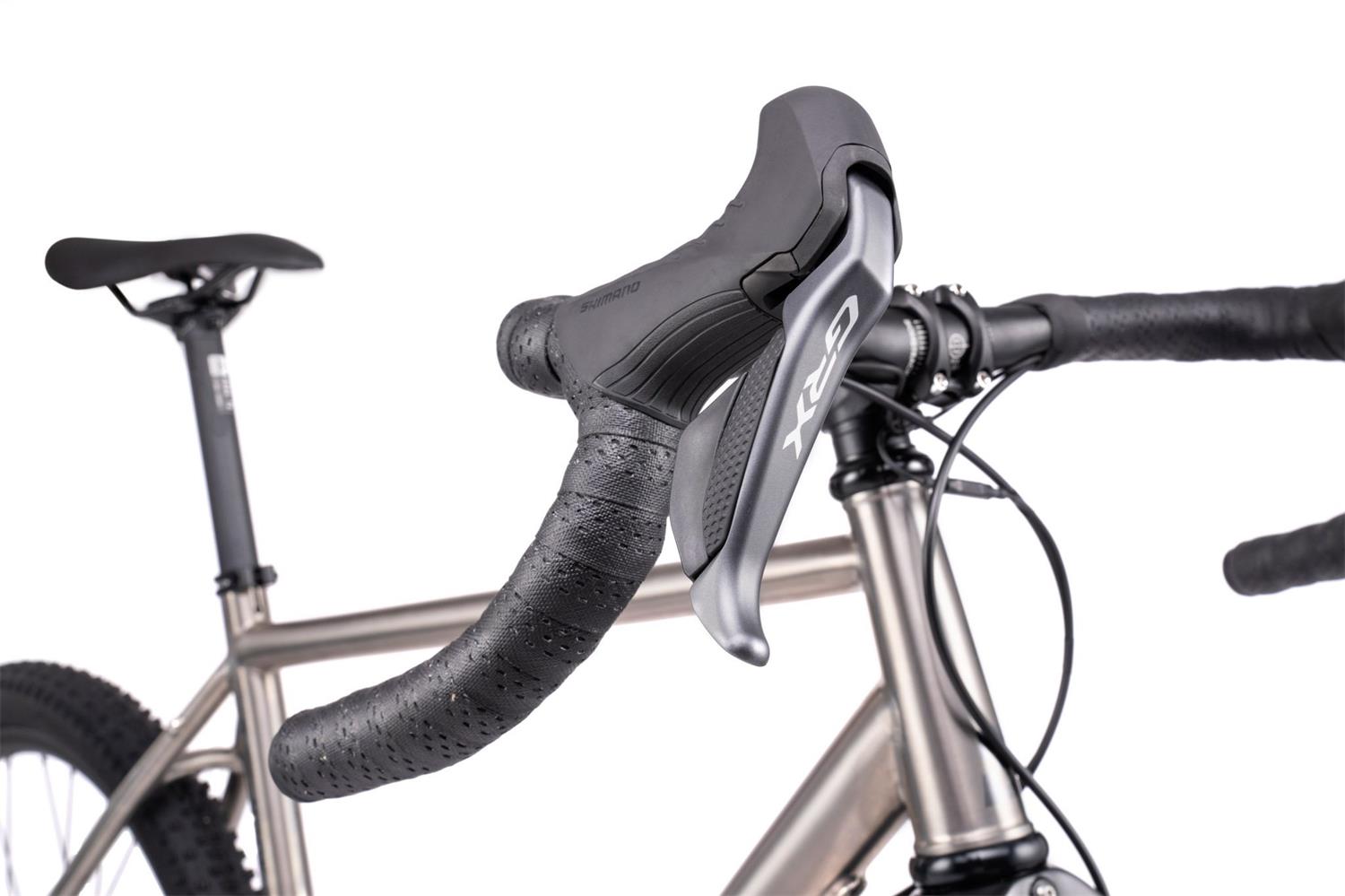 02_BT_MY24_Hook_EXT_TI_titanium_black_web_05
