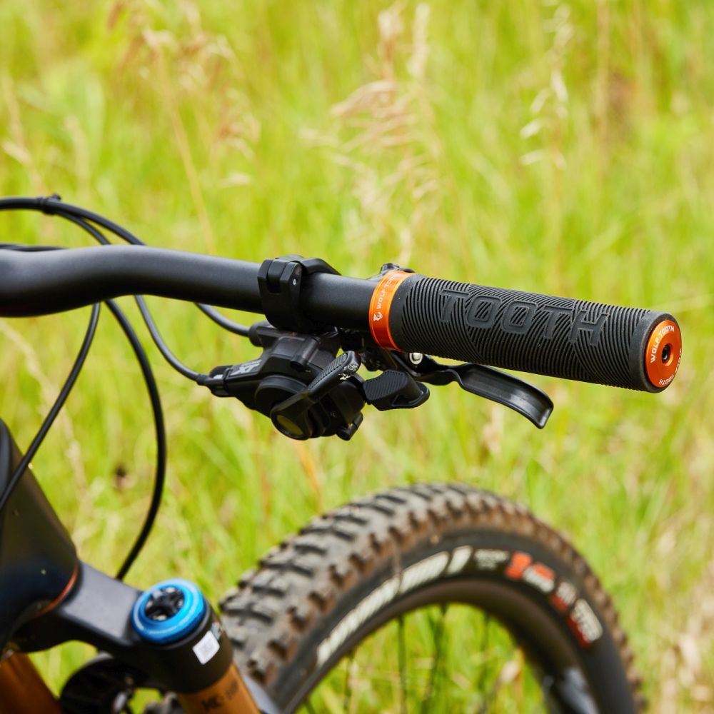 ECHO LOCK-ON GRIPS