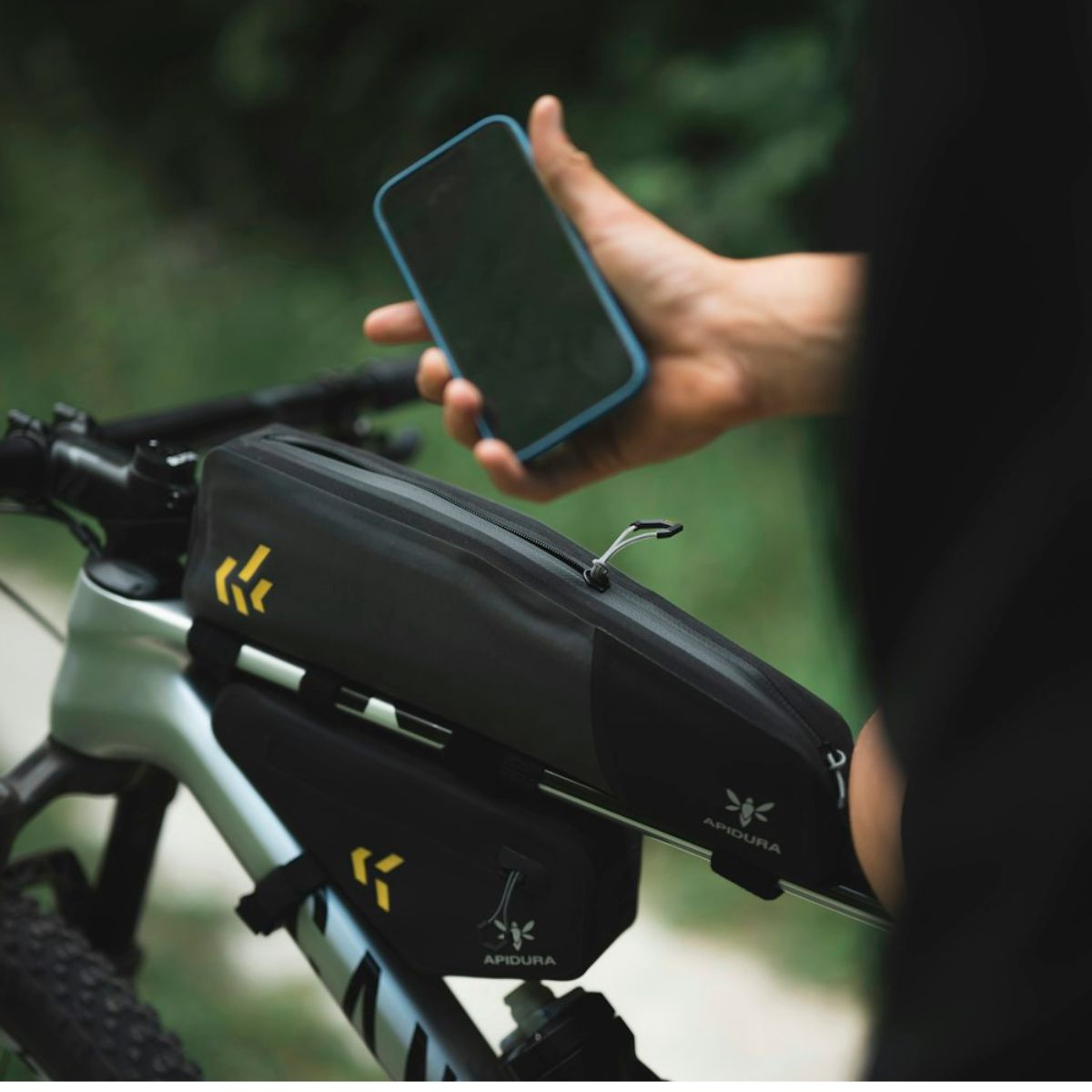 Apidura Backcountry Long Top Tube Pack 1.8 L