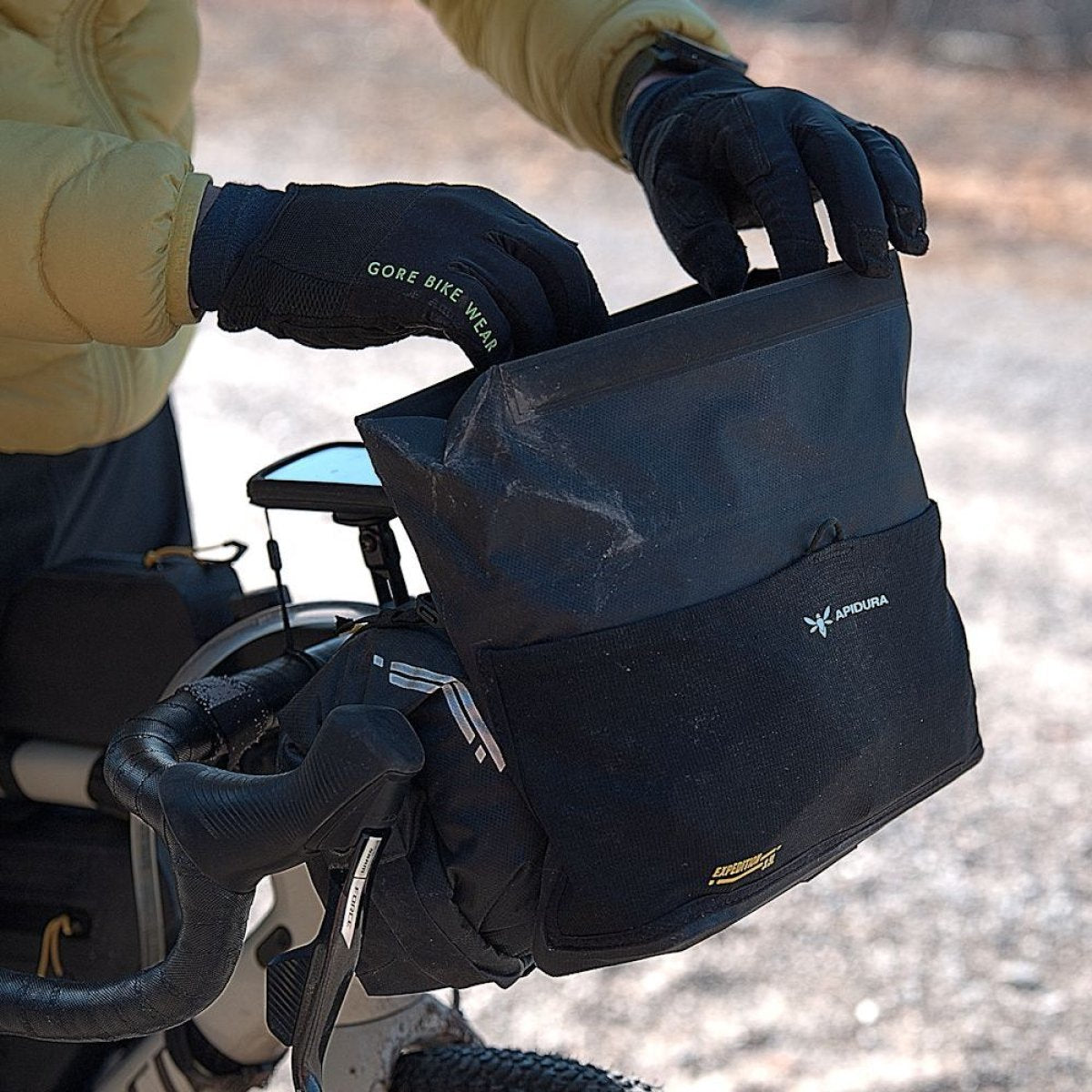 Apidura