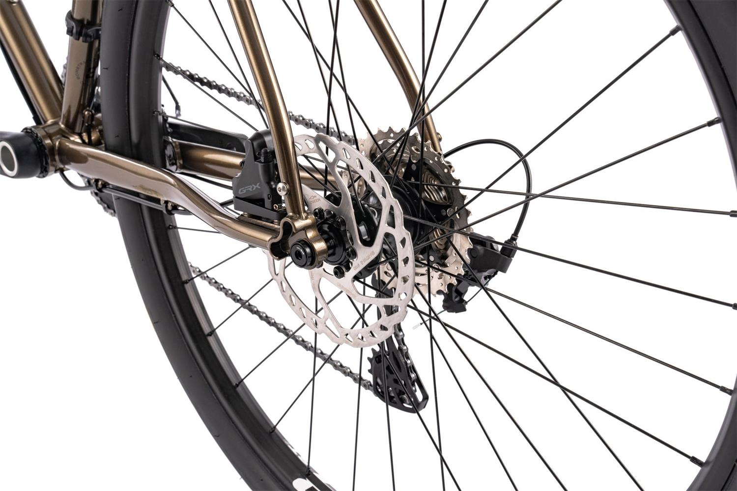 02_BT_MY24_Audax_metallic_dark_brown_web_07