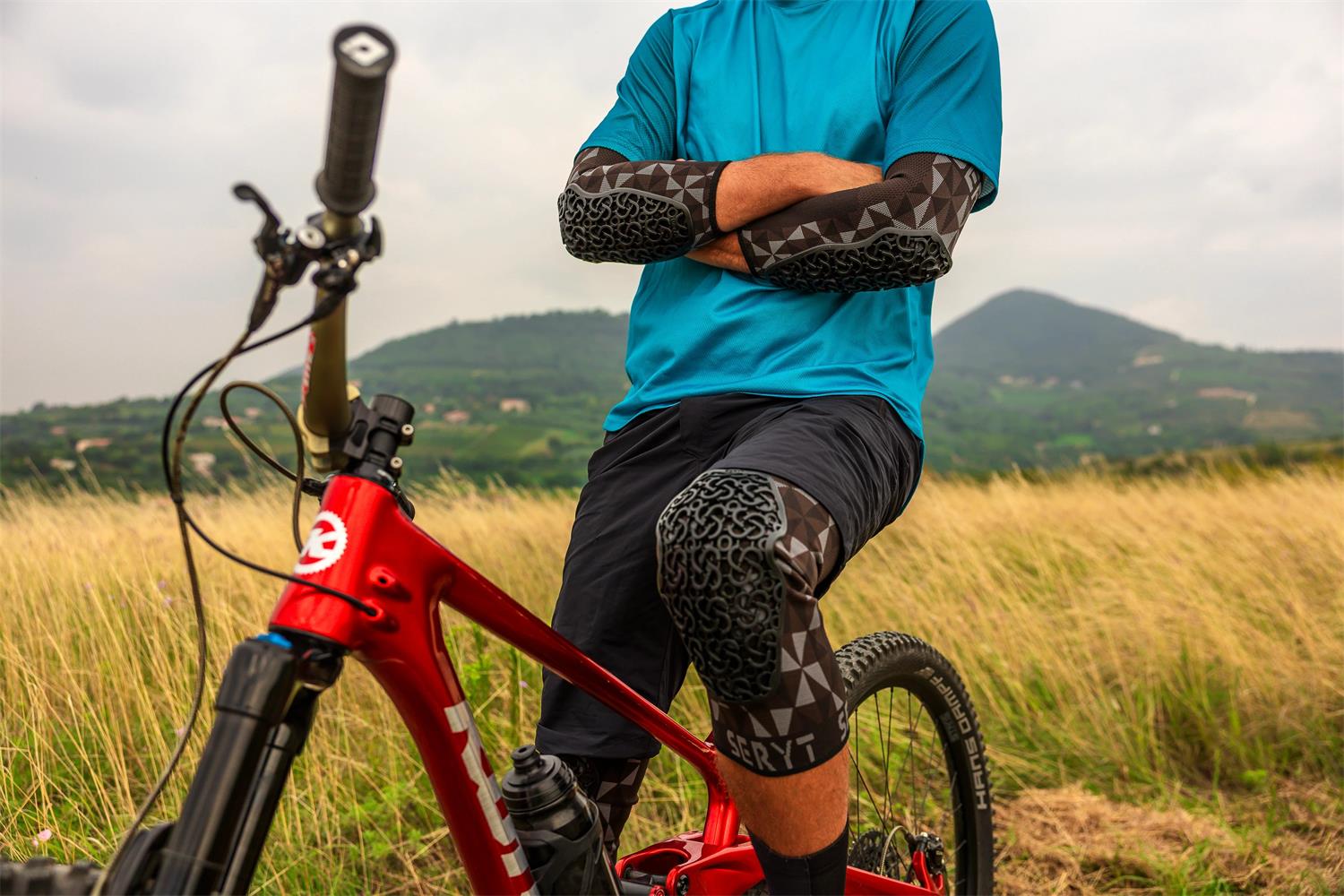 Flow_Knee_Arlecchino_Grey_Black_6