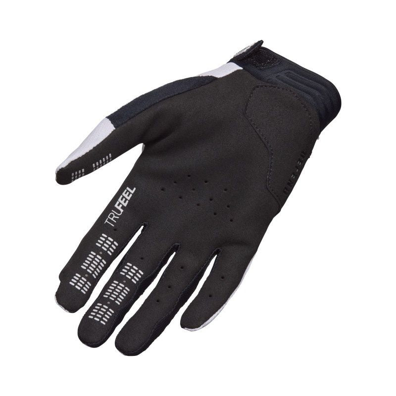 W Defend Glove