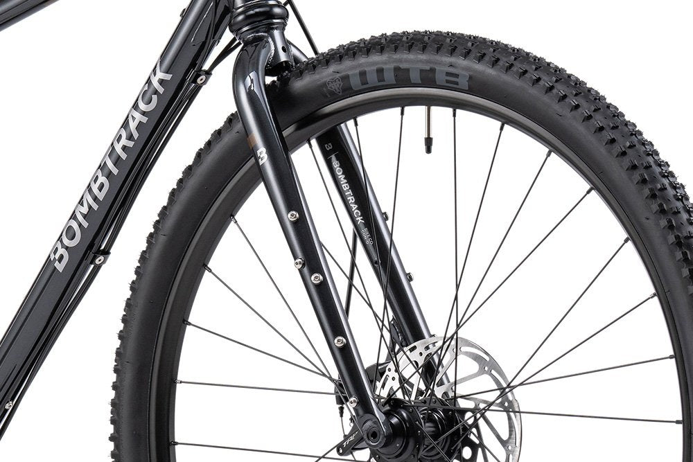 16_BT_MY24_Beyond_1_metallic_black_fork