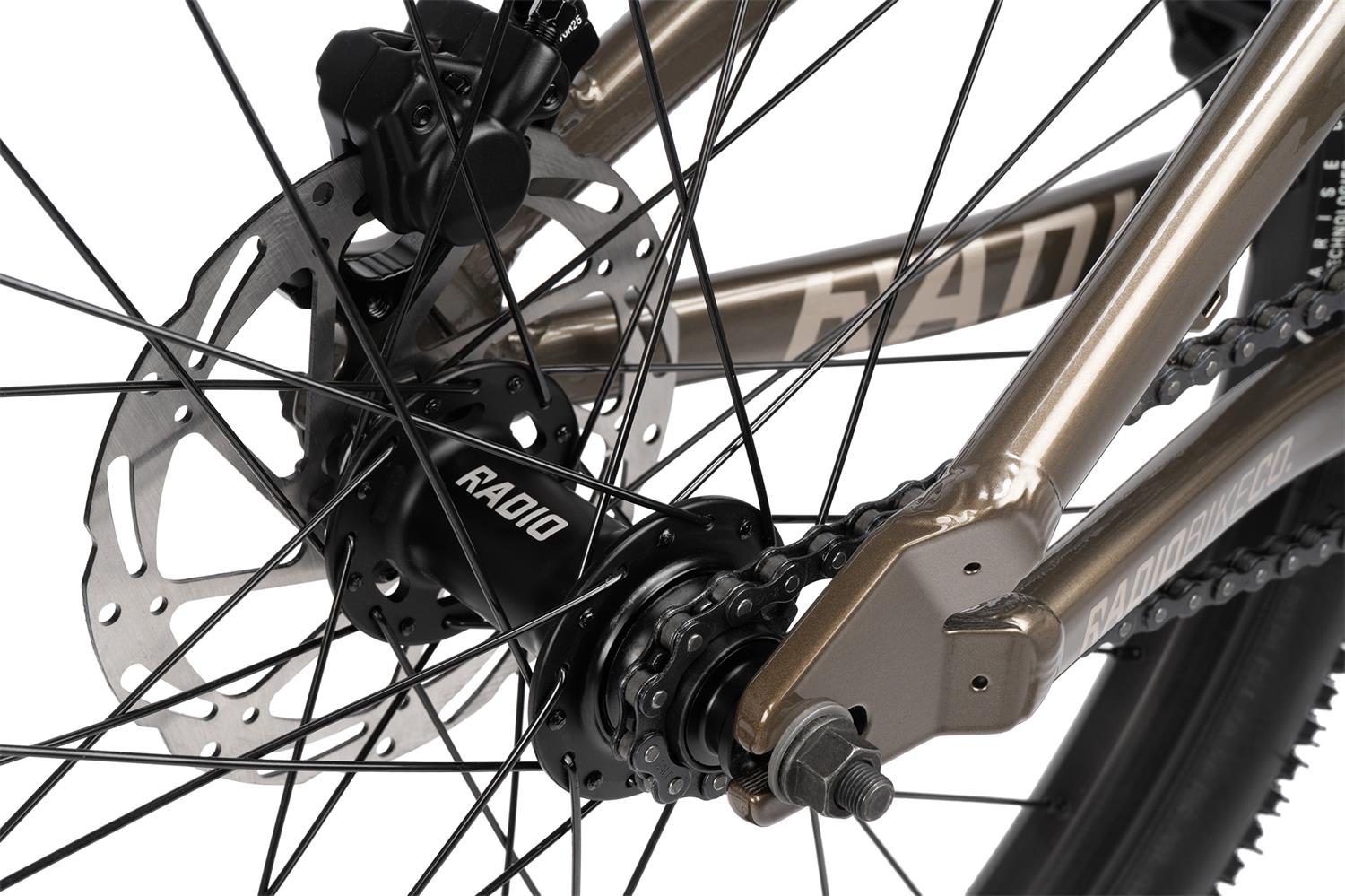 Radio_ GRIFFIN 24_stone bronze_4055822555883_web-1