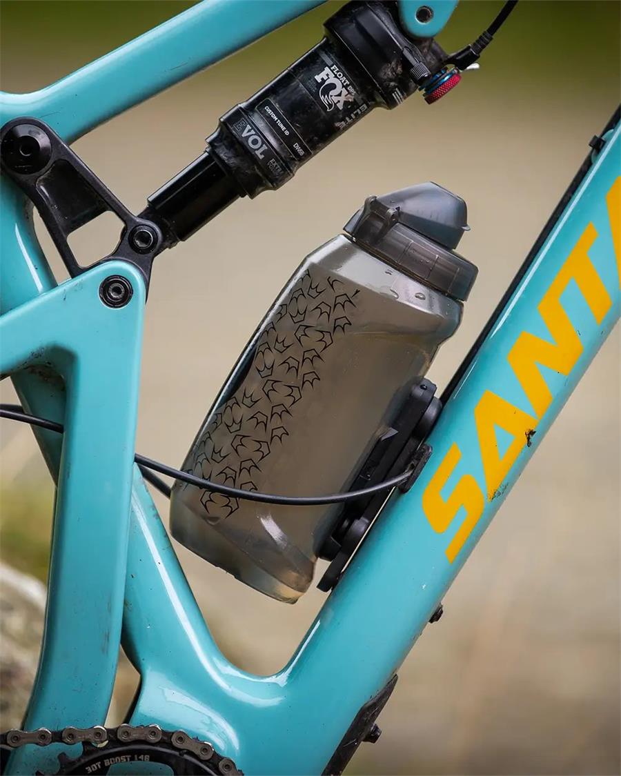 Peaty_s_x_Fidlock_Lockin_Bottle___Mount_8