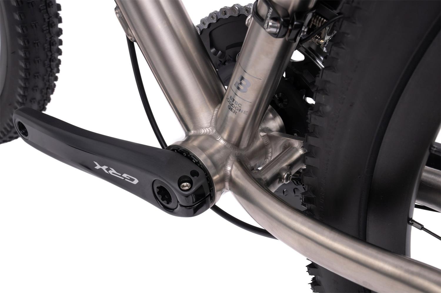 05_BT_MY24_Hook_EXT_TI_titanium_black_web_09