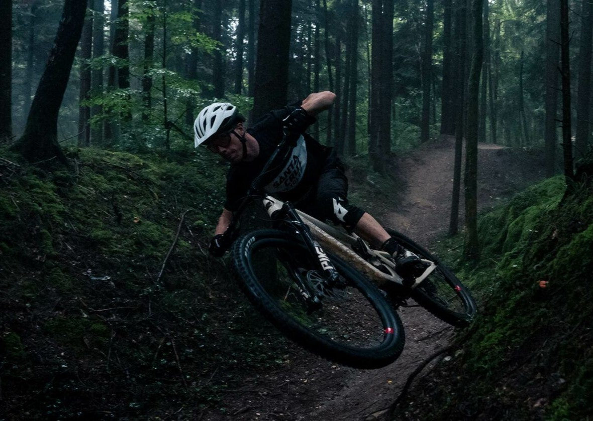 MET Veleno MIPS Helmet 2