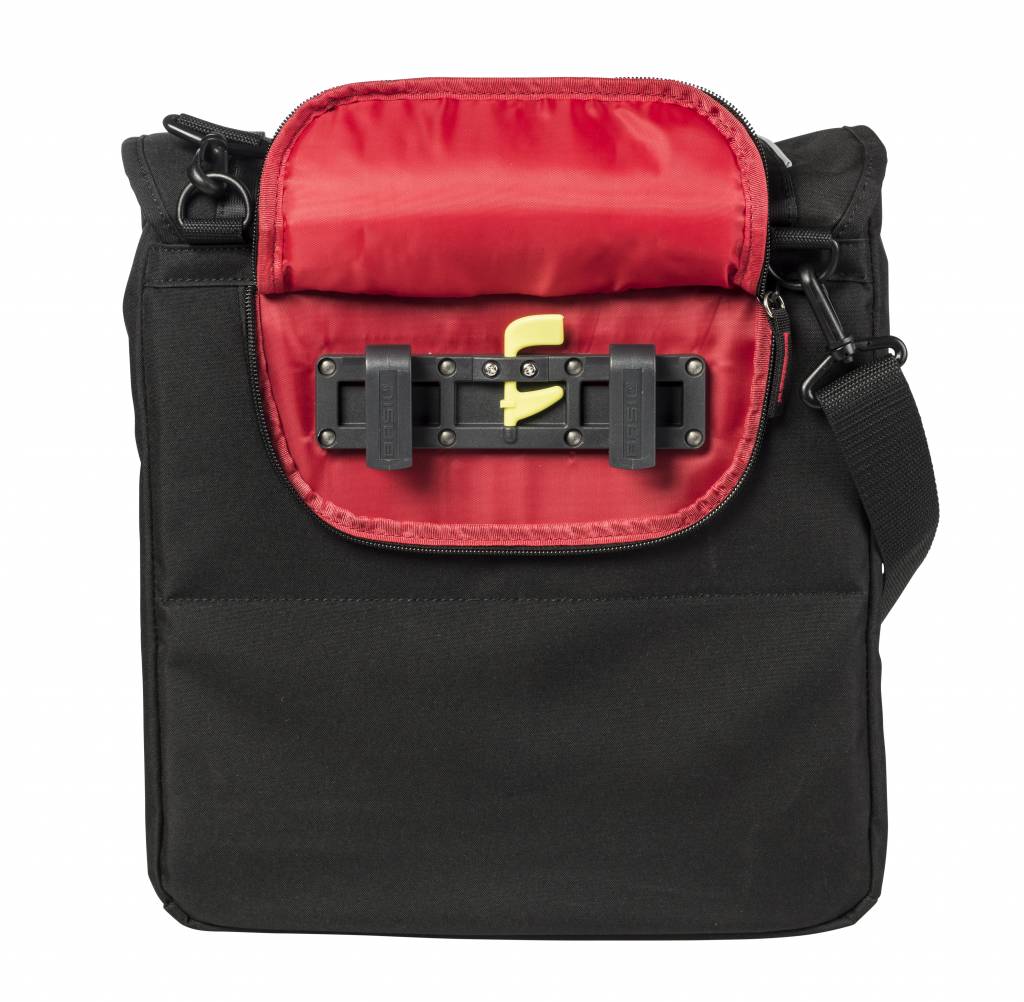 basil-sport-design-commuter-bag-18l-black hook on 